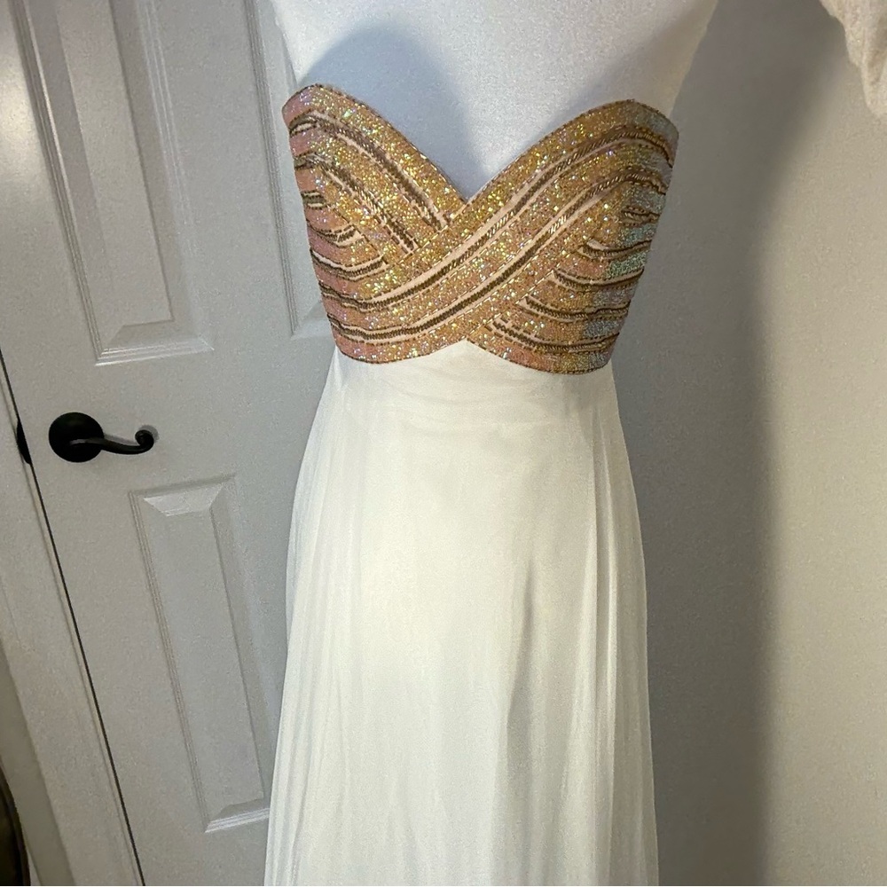 Madison James Strapless‎ Embellished Chiffon Gown • Size 6 • Ivory/Gold